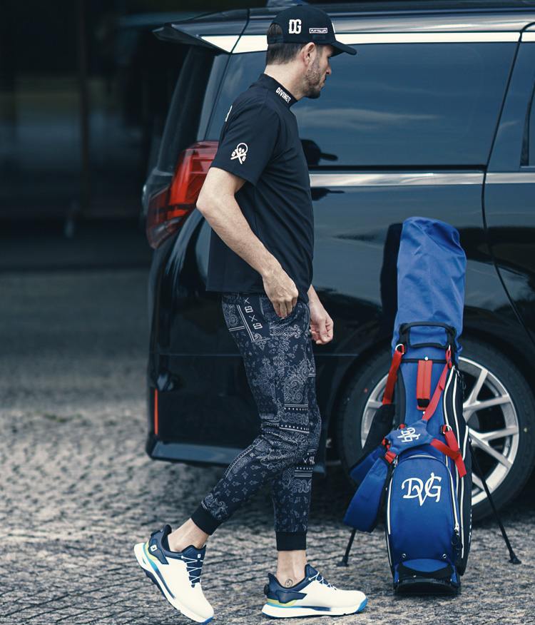 バックロゴ半袖モックネック_コーデ1