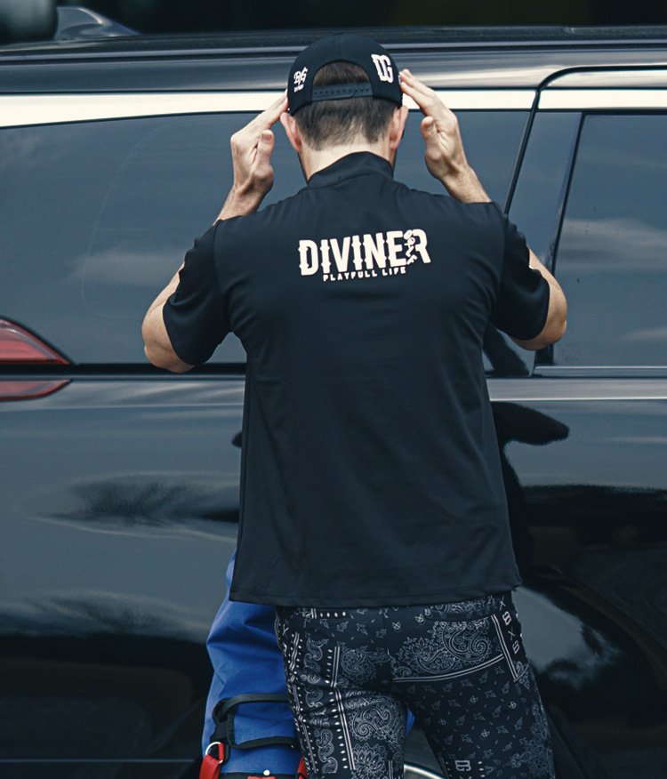 バックロゴ半袖モックネック_コーデ2