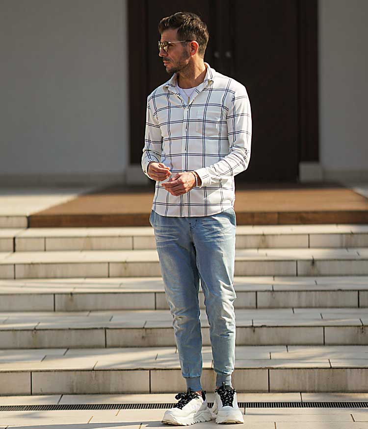 スタイル4＿スウェットデニムジョガーパンツ