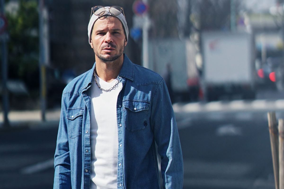 デニムシャツ全身2