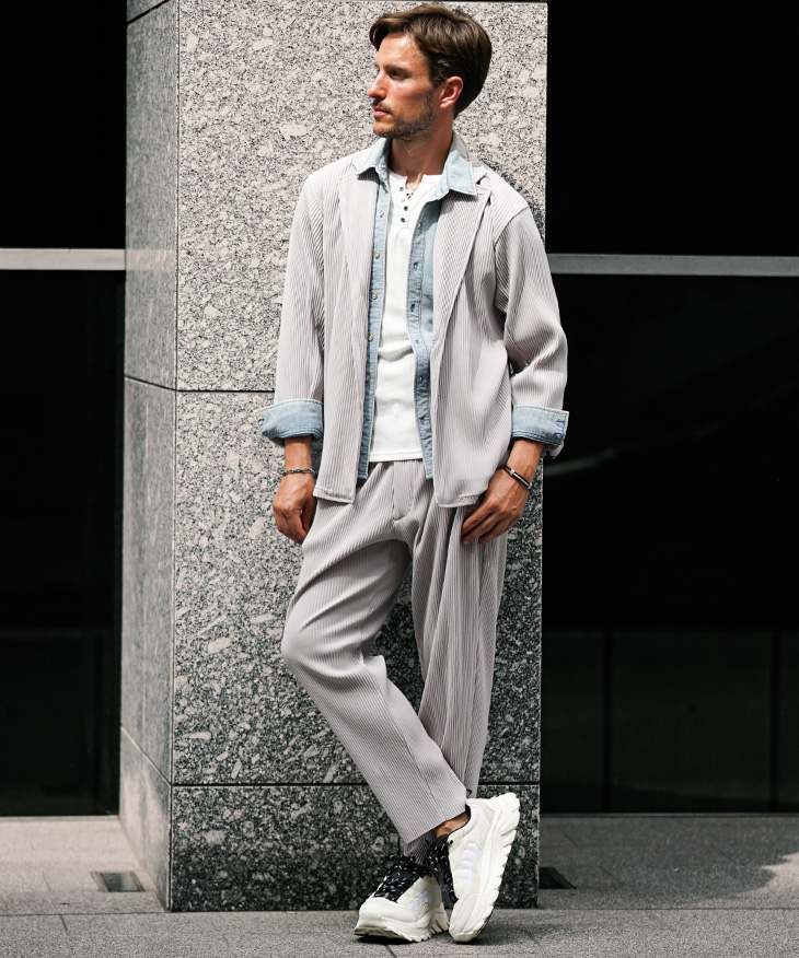 テーラードジャケット×デニムシャツ