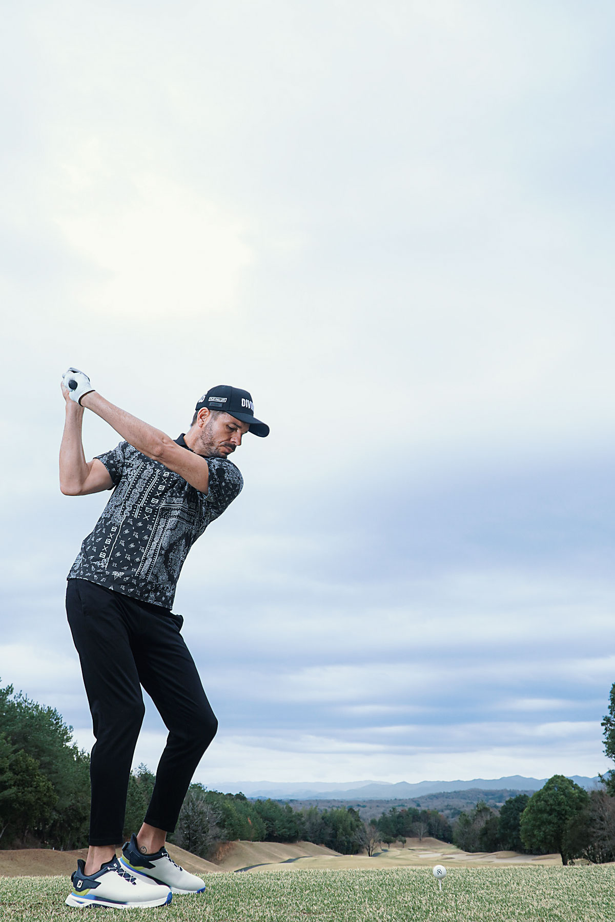 JOKER CHページ DIVINER GOLF】黒で魅せる大人のゴルフウェア｜2025春夏メンズ新作