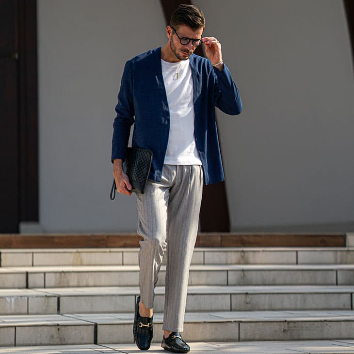 ブルーカーディガン×スラックスファッション