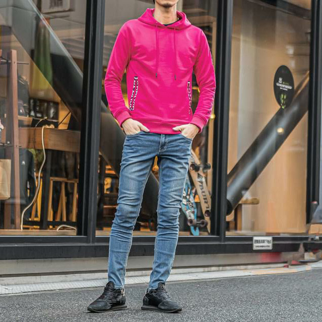 40代メンズがしてはいけないアイテム：蛍光色