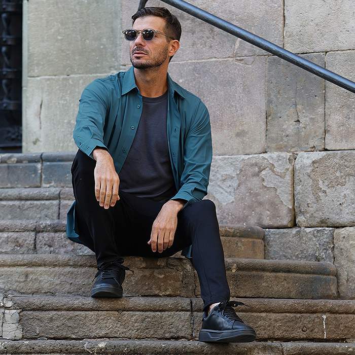 ブラックと合わせて遊び心を