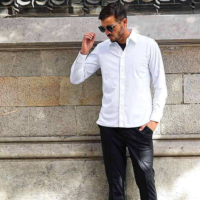 スラックスでドレッシーに