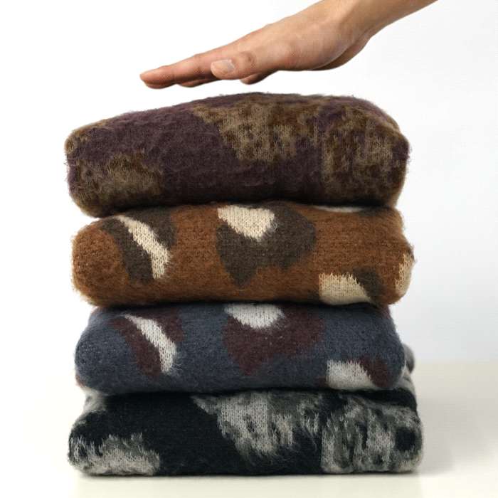 モヘアタッチ総柄ニット｜無地に飽きた大人の主役ニット｜メンズ