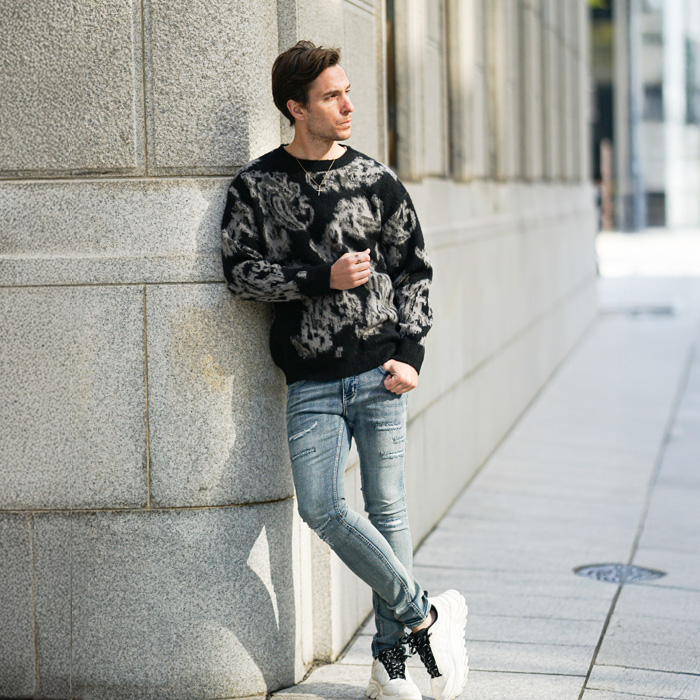 スキニーデニムで崩す