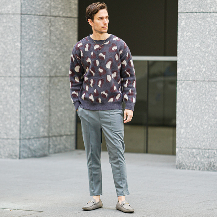 細身スラックスで上げる