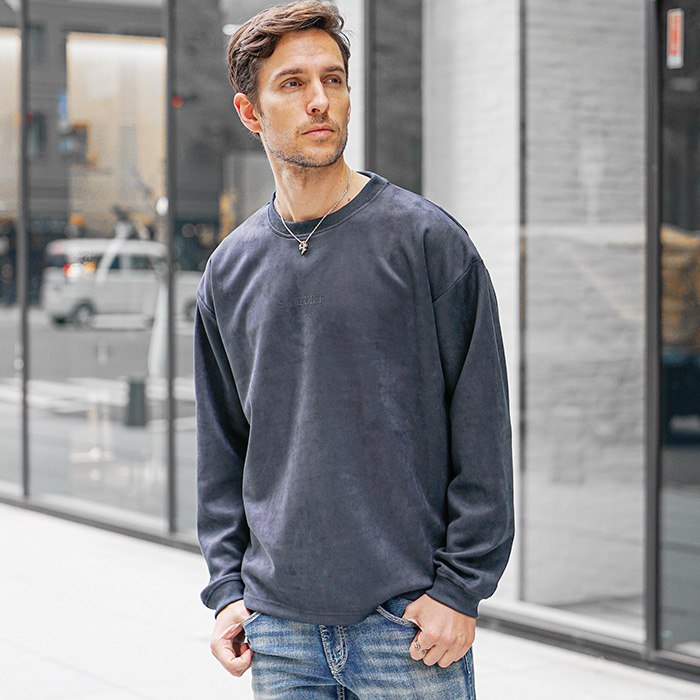 一枚で着て、質感を主役に。