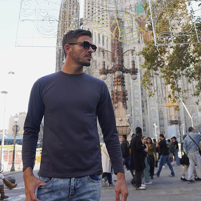 王道のデニム×Tシャツ。