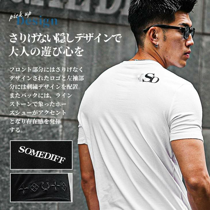 モノトーン系のTシャツ