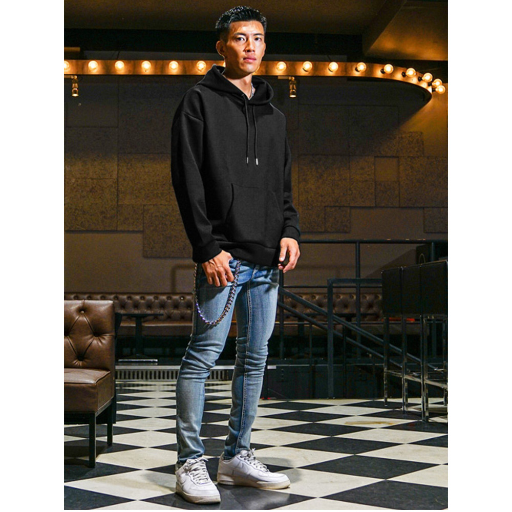 黒パーカーを使ったおしゃれなメンズコーデ10選と簡単着こなし術 