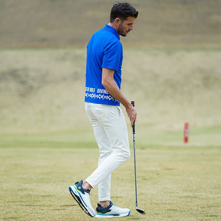 夏らしさ全開の「青」が際立つ夏のメンズゴルフコーデ