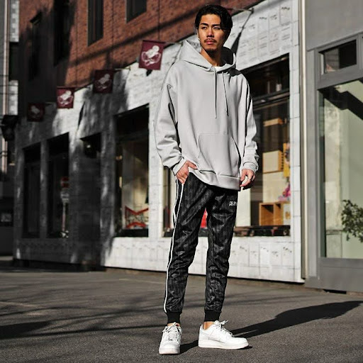 jogger pants ショップ 柄シャツ